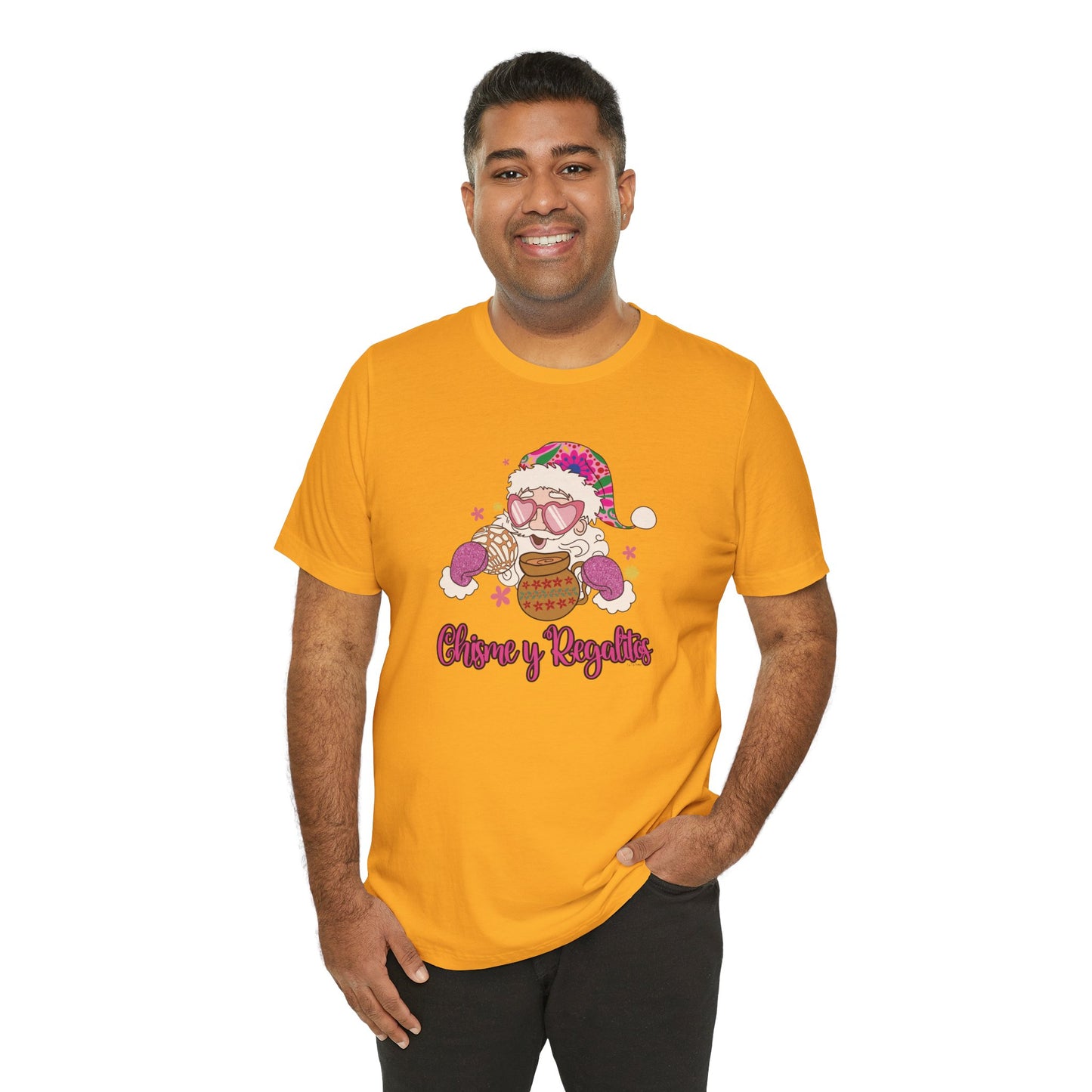 Santa’s Chisme y Regalitos T-Shirt – Funny Latina Christmas Tee – Unisex Fit