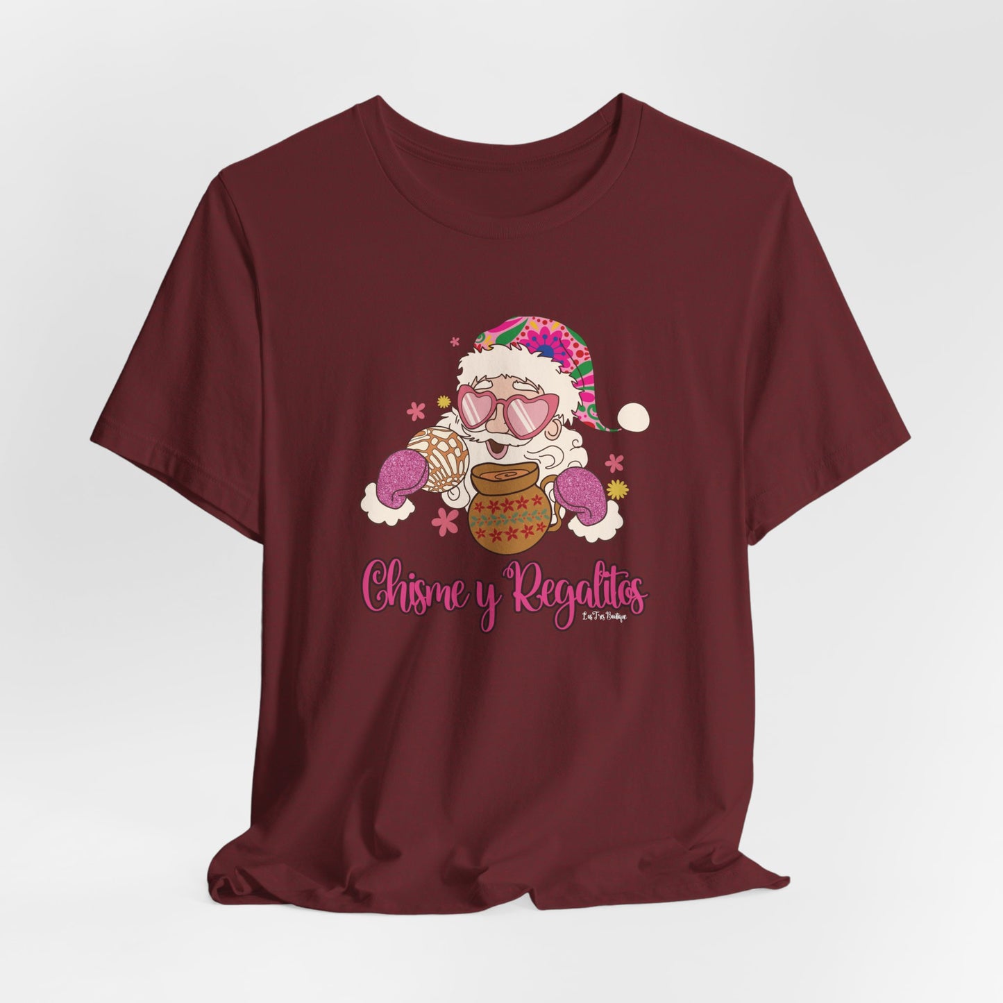 Santa’s Chisme y Regalitos T-Shirt – Funny Latina Christmas Tee – Unisex Fit