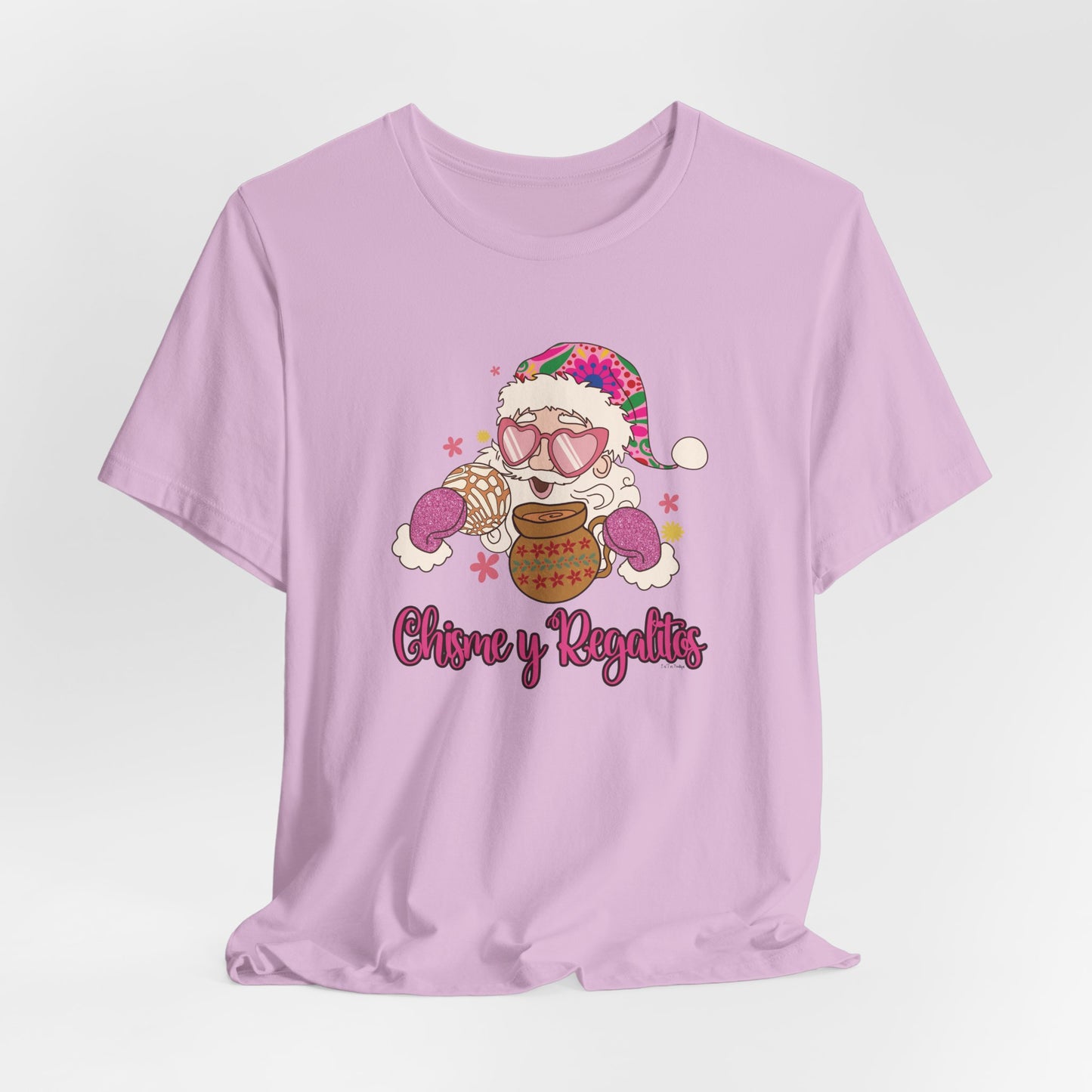 Santa’s Chisme y Regalitos T-Shirt – Funny Latina Christmas Tee – Unisex Fit