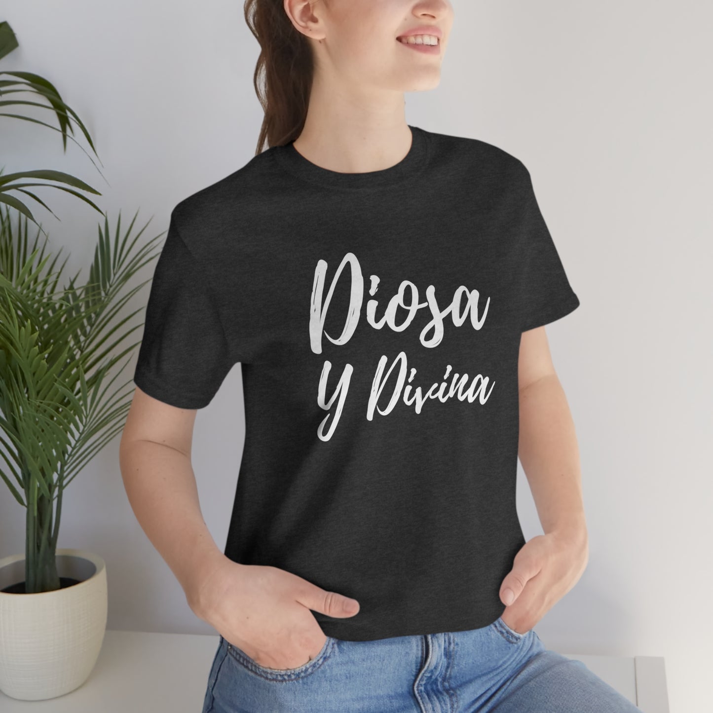 Diosa y Divina, estampado blanco, camiseta de manga corta Unisex Jersey