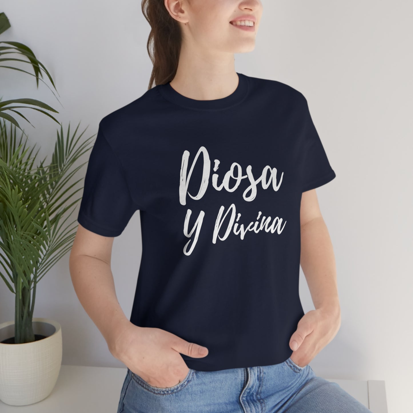Diosa y Divina, estampado blanco, camiseta de manga corta Unisex Jersey
