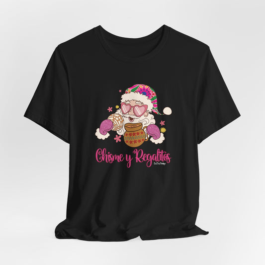 Santa’s Chisme y Regalitos T-Shirt – Funny Latina Christmas Tee – Unisex Fit
