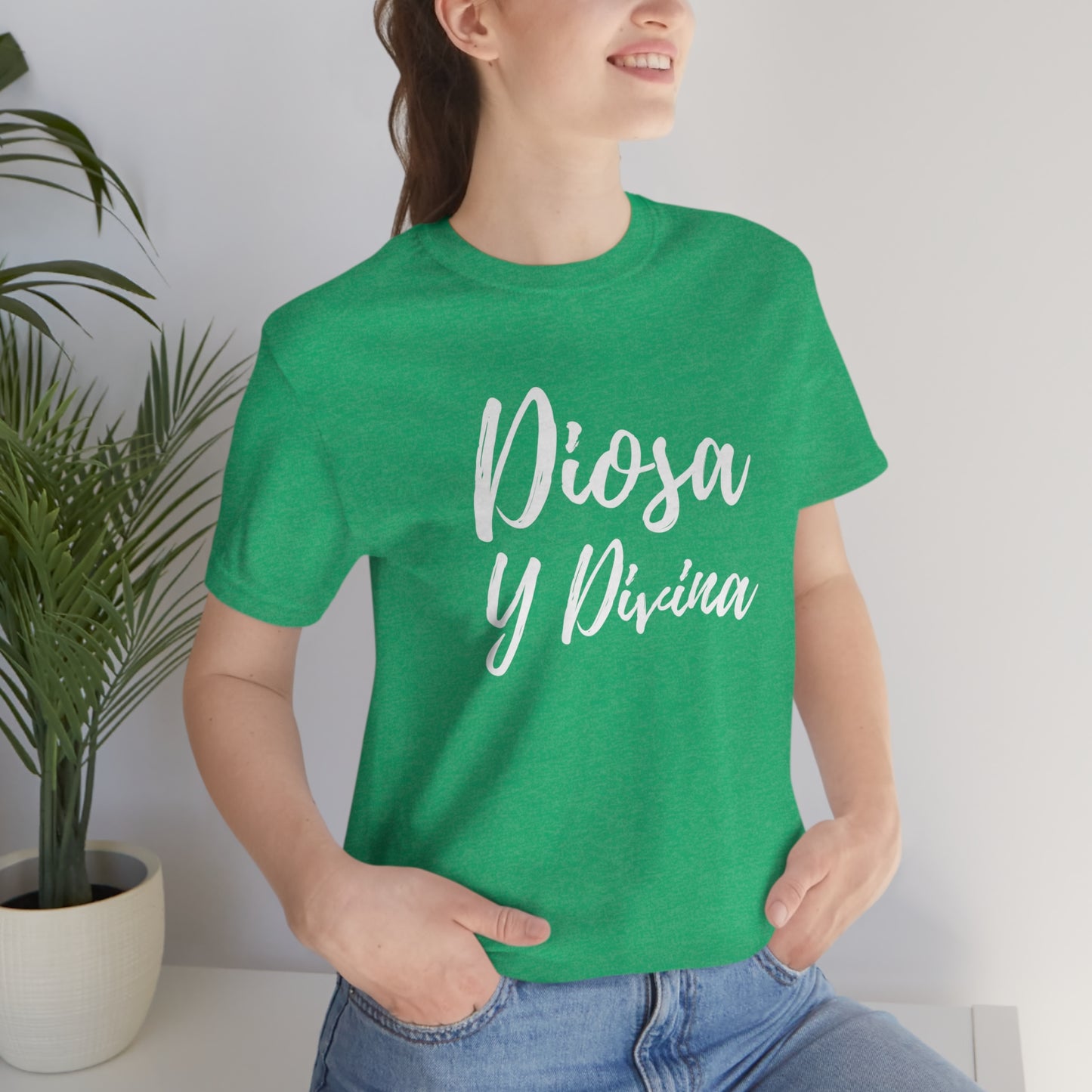 Diosa y Divina, white print, Unisex Jersey Short Sleeve Tee