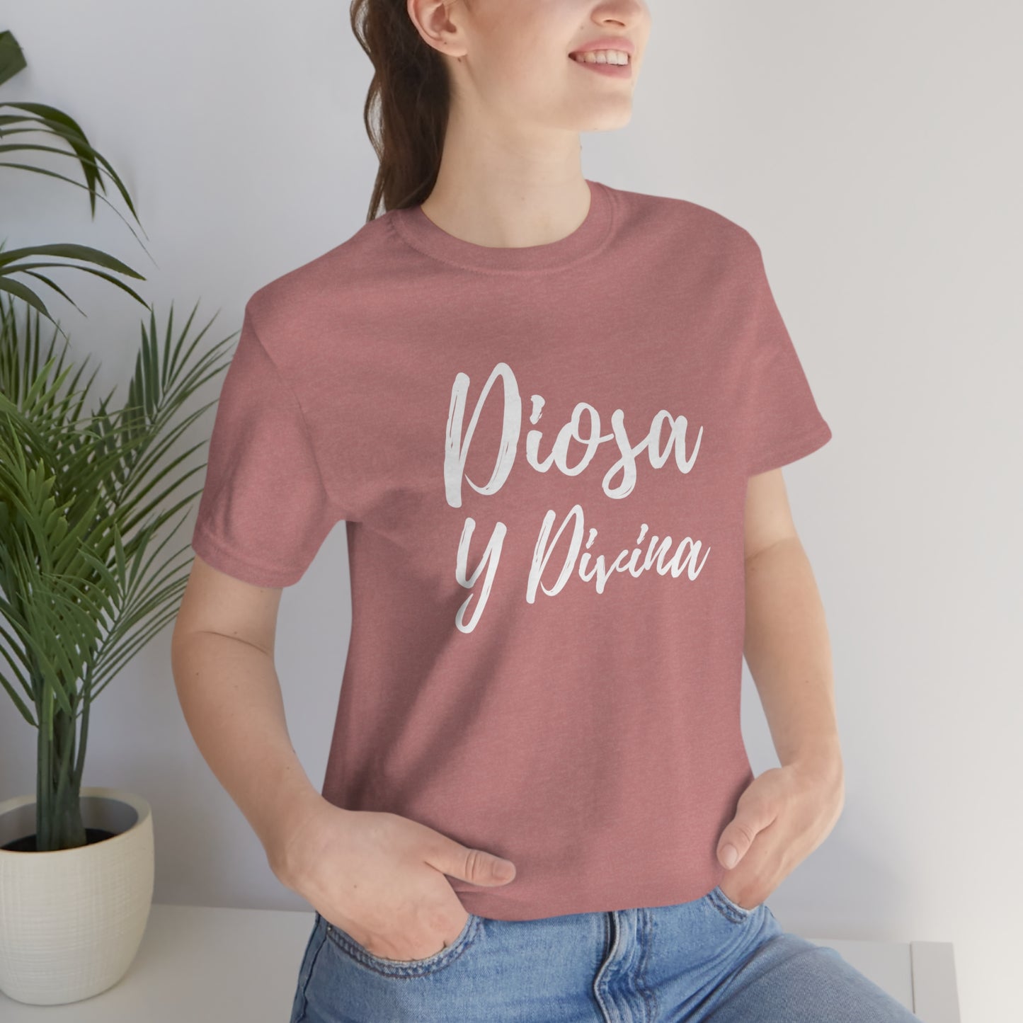 Diosa y Divina, white print, Unisex Jersey Short Sleeve Tee