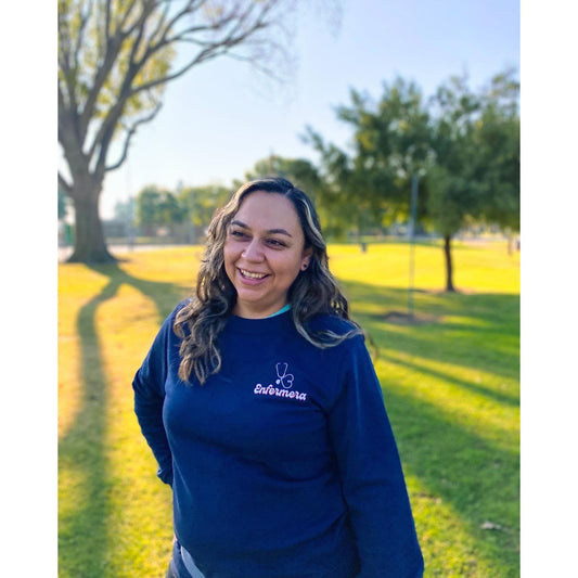 "Enfermera Lisandra" Estetoscopio Bordado Unisex- Sudadera "Light&amp; Organic"