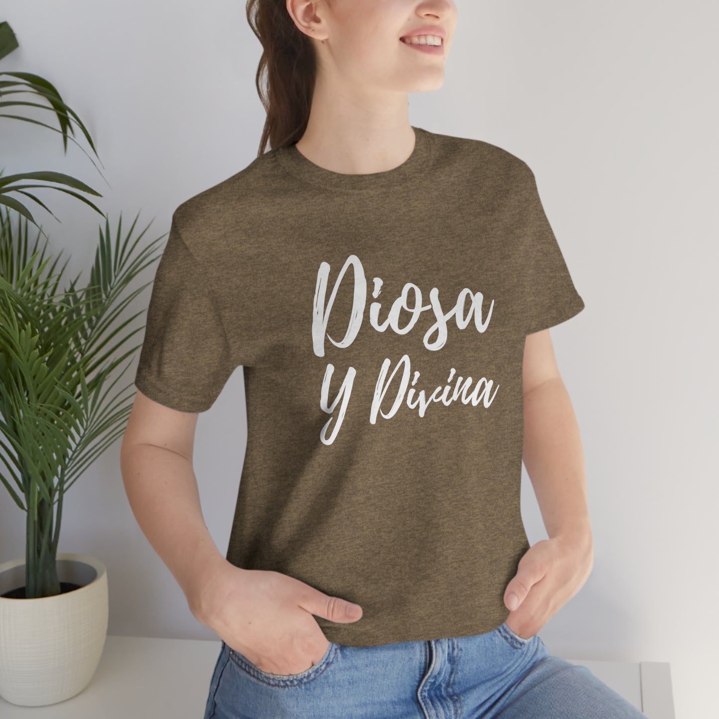 Diosa y Divina, white print, Unisex Jersey Short Sleeve Tee